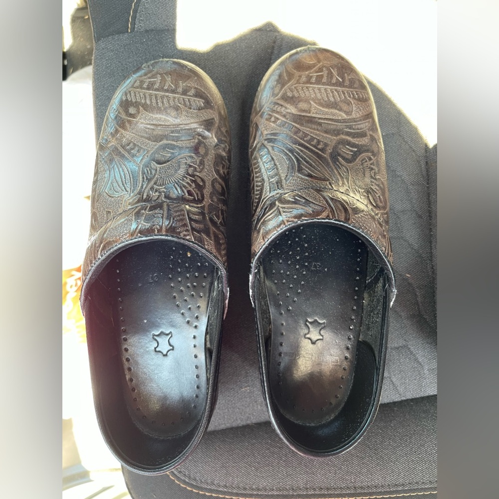 Dansko Brown Tooled Leather Floral Clogs Slip on Shoes Women’s sz 6.5 - 7 EU 37